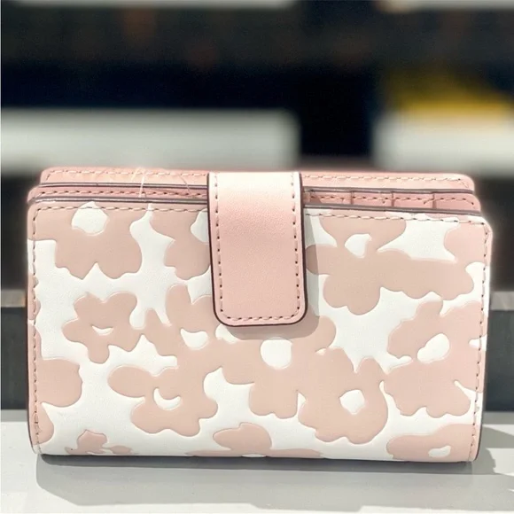 Michael Kors Jet Set Travel Medium
Floral Print Bi-Fold Wallet - Picture 6 of 12